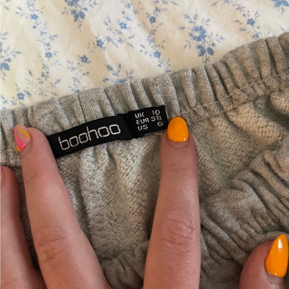 boohoo low waisted joggers - Picture 2 of 2